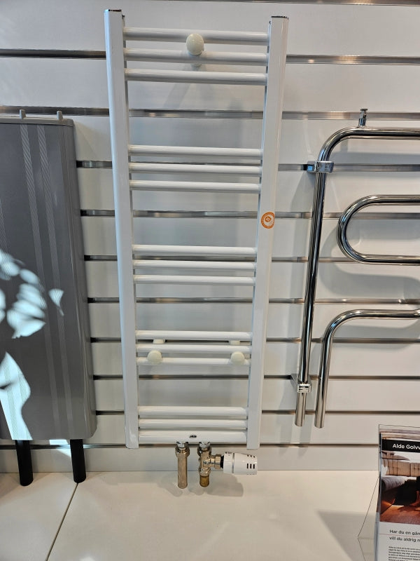 Alde radiator i showroom med domedekaler